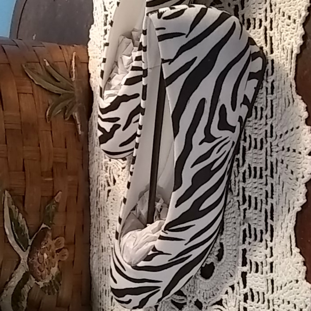 Shoes - Picture 3 of 7